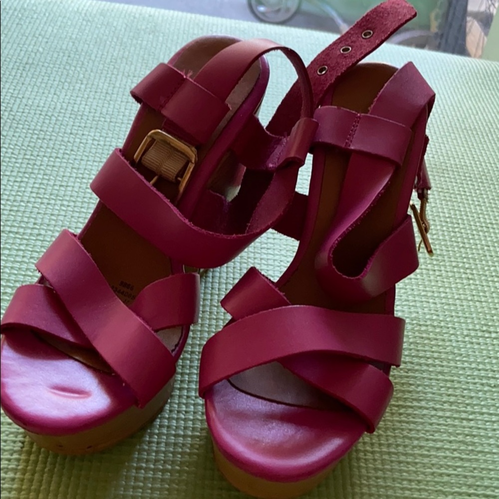 Good condition pink wedges!